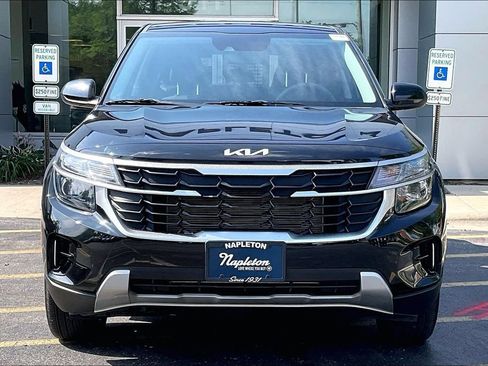 Used 2025 Kia Seltos LX AWD/4WD image 2