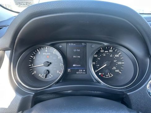 Used 2020 Nissan Rogue SV w/ Premium Package AWD/4WD image 16