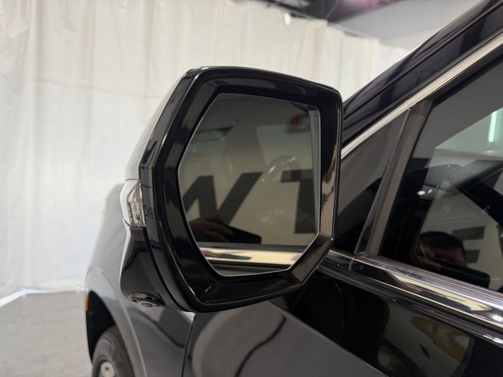 Used 2021 GMC Yukon Denali w/ Denali Premium Package AWD/4WD image 10