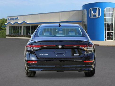 Used 2024 Honda Accord Touring image 3