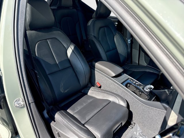 Certified 2024 Volvo XC40 B5 Plus w/ Protection Package Premier AWD/4WD image 30