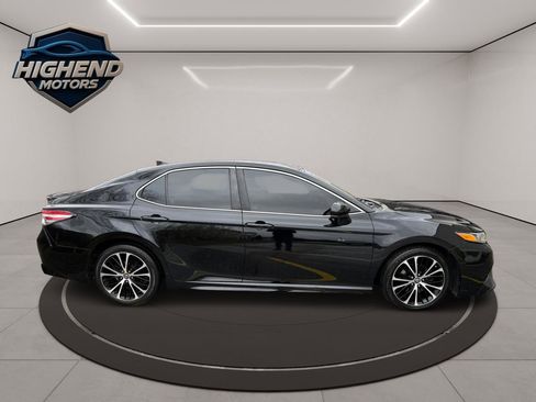 Used 2019 Toyota Camry SE FWD image 7
