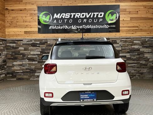 Used 2024 Hyundai Venue Limited FWD image 20