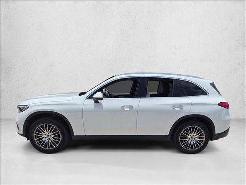 Used 2025 Mercedes-Benz GLC 300 4MATIC image 10