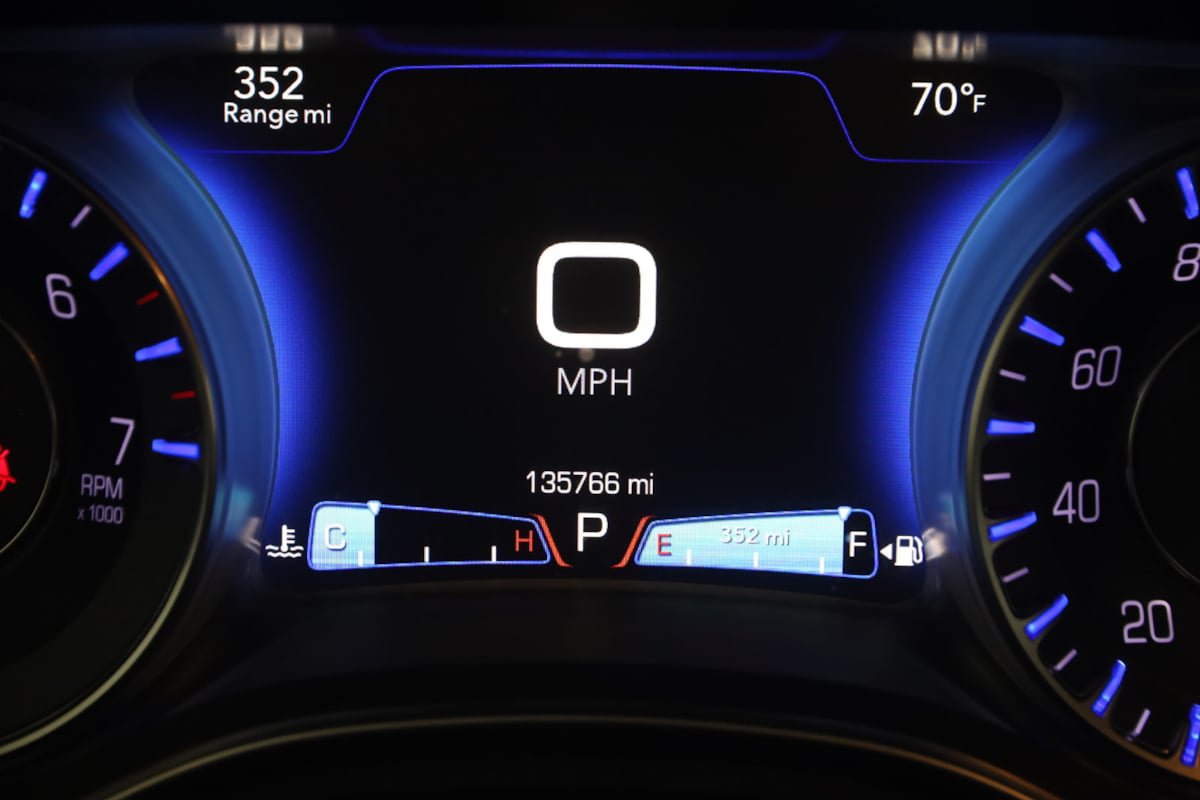 Used 2015 Chrysler 300 Limited RWD image 31