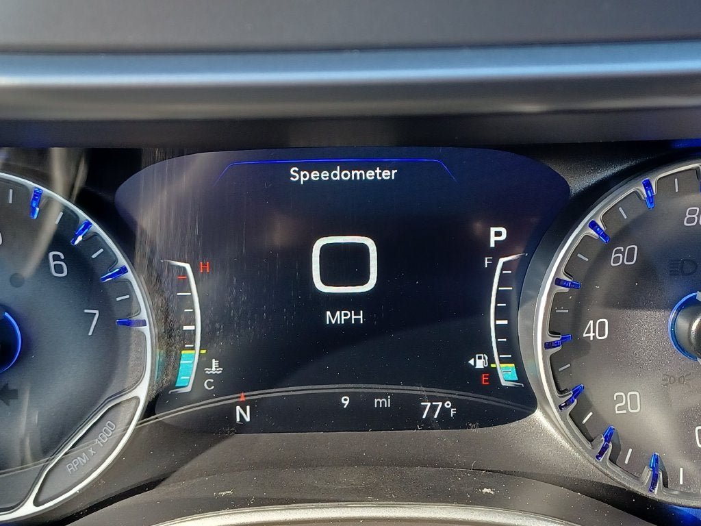 New 2027 Chrysler Pacifica Limited w/ Family Tech Group AWD/4WD image 10