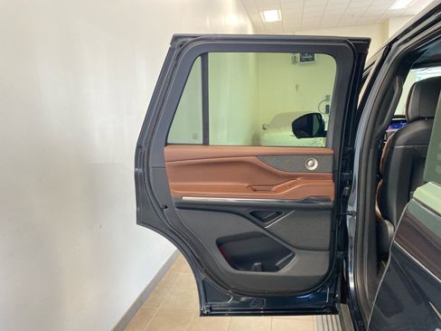 New 2026 Lincoln Navigator Reserve AWD/4WD image 11