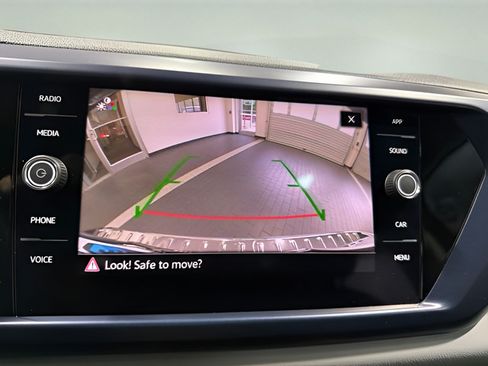 Used 2023 Volkswagen Taos SE w/ Panoramic Sunroof Package FWD image 20