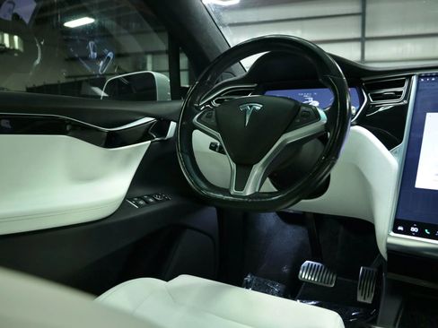 Used 2017 Tesla Model X 90D image 47