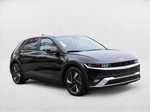 New 2025 Hyundai Ioniq 5 SE image 3