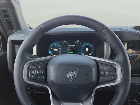 New 2025 Ford Bronco Outer Banks w/ Sasquatch Package image 19