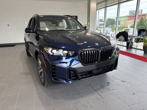 New 2026 BMW X5 xDrive50e w/ Executive Package AWD/4WD image 2