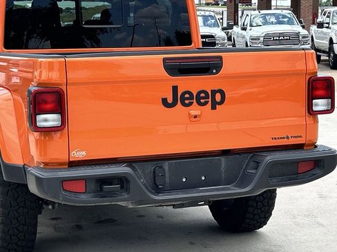 Used 2025 Jeep Gladiator Sport AWD/4WD image 6