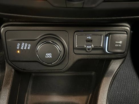 Used 2021 Jeep Renegade Latitude AWD/4WD image 24