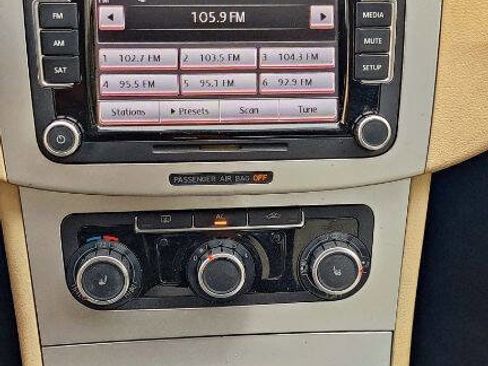 Used 2011 Volkswagen CC Sport image 12