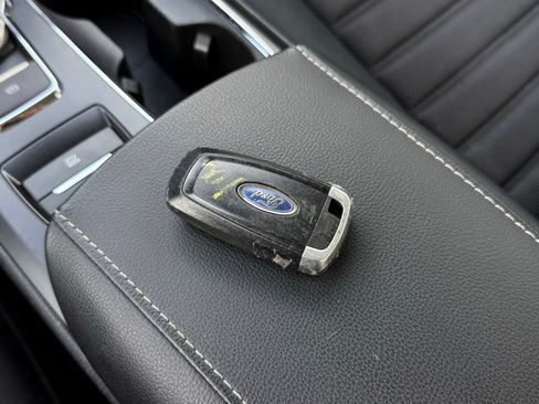 Used 2019 Ford Fusion SE FWD image 35