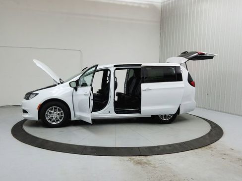 New 2026 Chrysler Voyager LX image 12