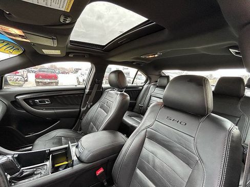 Used 2018 Ford Taurus SHO image 17