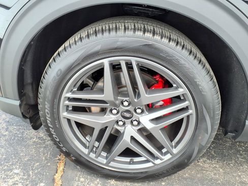Certified 2025 Ford Explorer ST AWD/4WD image 7