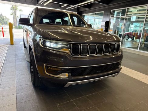 Used 2024 Jeep Wagoneer L Series II RWD image 7
