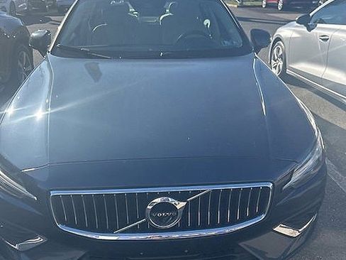 Used 2020 Volvo S60 T6 Inscription image 1