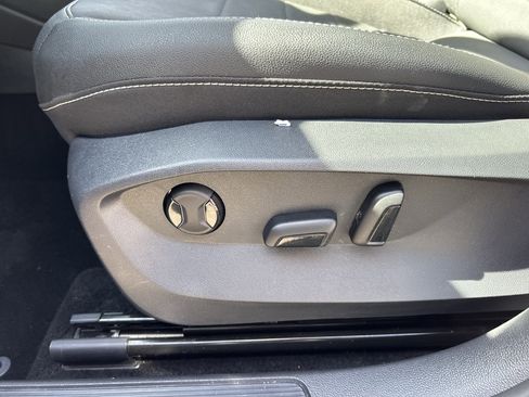 Certified 2023 Volkswagen Taos SE w/ Black Wheel Package image 21