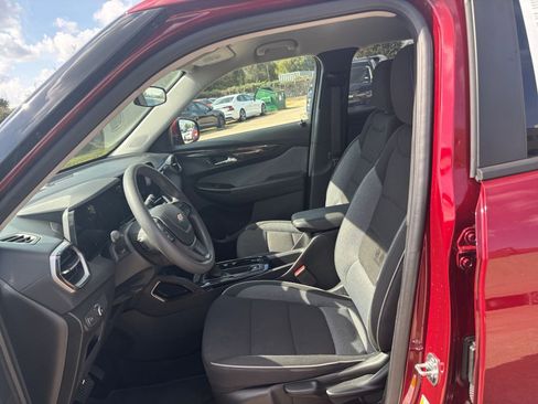 Used 2025 Chevrolet TrailBlazer LT image 24