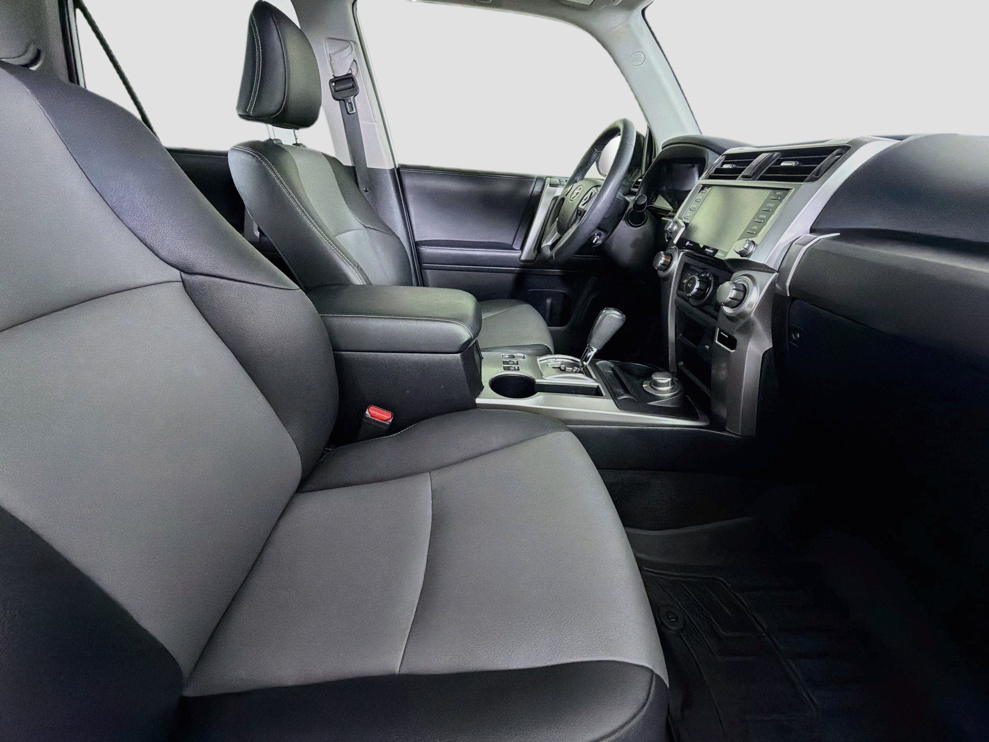 Used 2020 Toyota 4Runner SR5 Premium w/ Moonroof Package AWD/4WD image 29