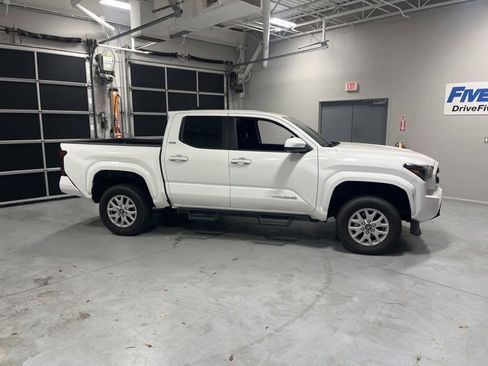 Used 2024 Toyota Tacoma SR5 image 4