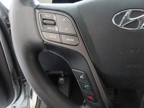 Used 2017 Hyundai Santa Fe SE FWD image 11