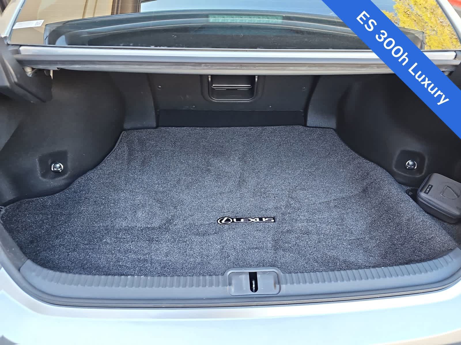 Used 2024 Lexus ES 300h w/ Accessory Package (Z1) FWD image 23