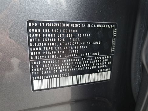 Certified 2024 Volkswagen Tiguan SEL R-Line image 34