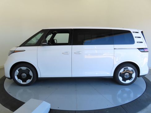 New 2025 Volkswagen ID. Buzz Pro S image 10