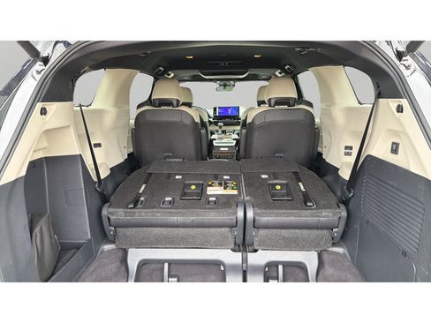 Used 2025 Toyota Sienna Platinum AWD/4WD image 42