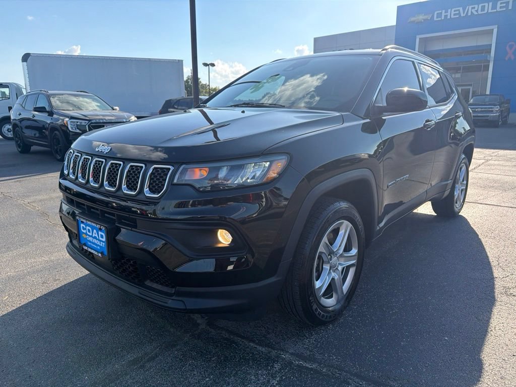 Used 2023 Jeep Compass Latitude w/ Convenience Group AWD/4WD image 7
