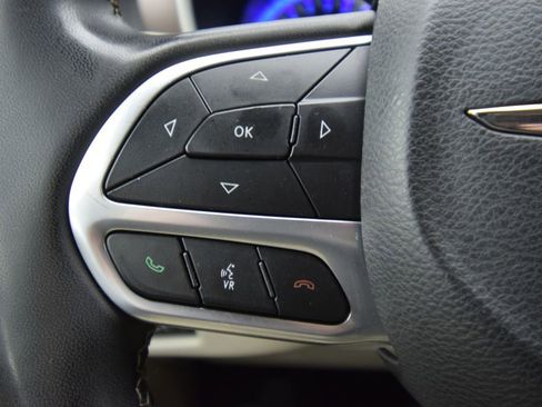 Used 2022 Chrysler Voyager LX image 34