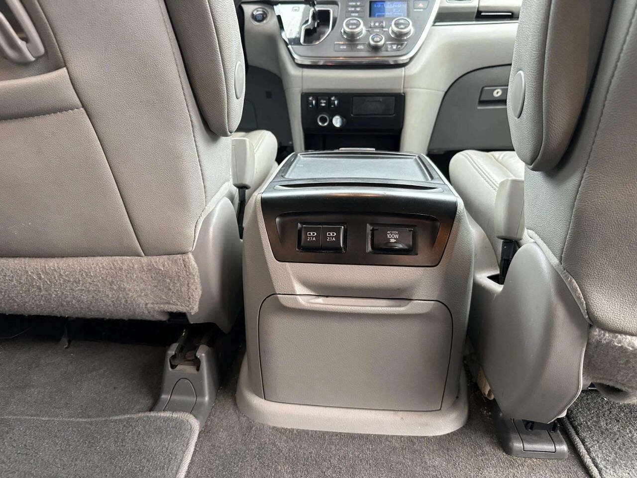 Used 2018 Toyota Sienna XLE w/ XLE Navigation Package FWD image 23