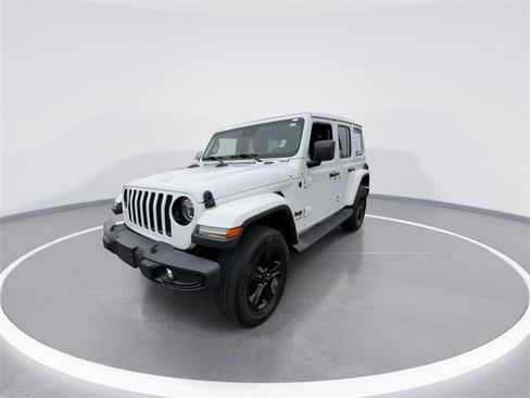 Used 2022 Jeep Wrangler Unlimited Sahara image 4