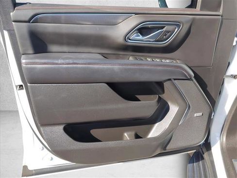 Used 2022 Chevrolet Suburban RST w/ Luxury Package image 10