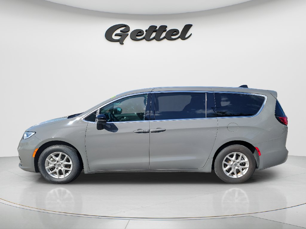 Used 2025 Chrysler Pacifica Select FWD image 7