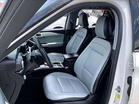 Certified 2021 Ford Explorer XLT w/ Equipment Group 202A image 8