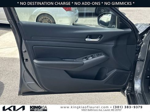 Used 2025 Nissan Altima 2.5 SV FWD image 19