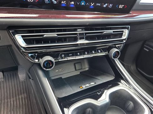 Used 2024 Chevrolet Traverse RS w/ LPO, Floor Liner Package FWD image 27
