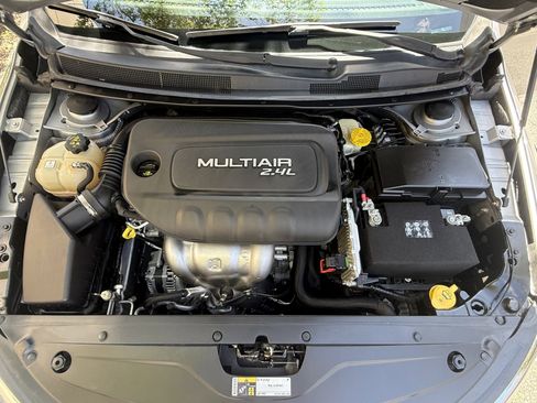 Used 2015 Chrysler 200 Limited FWD image 23
