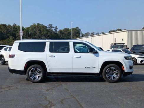 Used 2024 Jeep Wagoneer L Series II RWD image 4