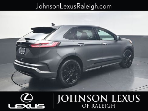 Used 2022 Ford Edge SE w/ Black Appearance Package image 9