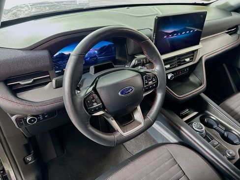 Used 2025 Ford Explorer ST-Line w/ ST-Line Street Pack AWD/4WD image 12