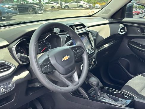 Used 2021 Chevrolet TrailBlazer LT w/ Convenience Package FWD image 25