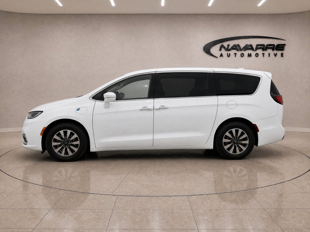 Used 2022 Chrysler Pacifica Touring-L FWD image 4