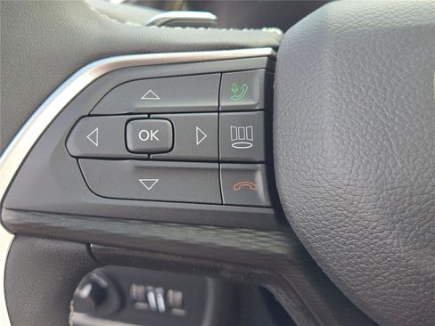 New 2025 Jeep Grand Cherokee Altitude image 34